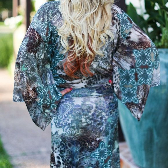 NWT Save The Faith Animal Medallion Kimono - Picture 7 of 13